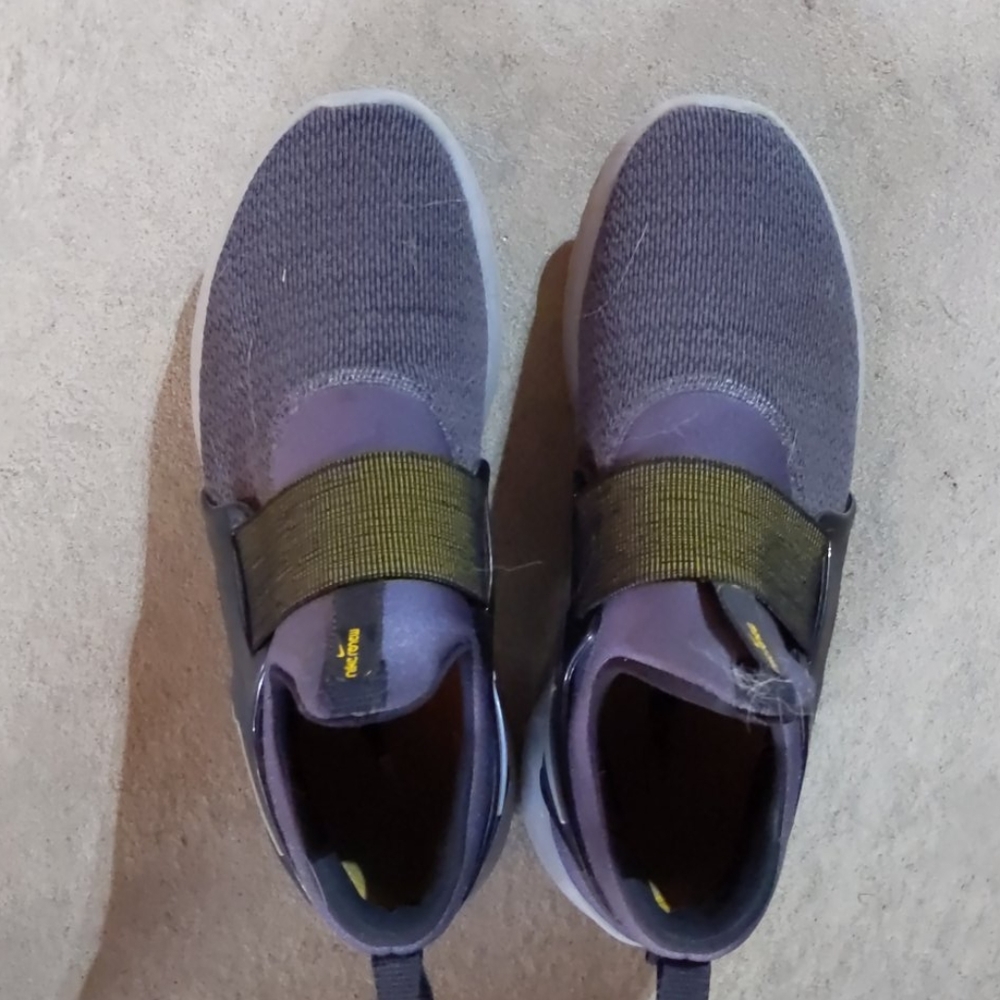 Slip on tennis shoes